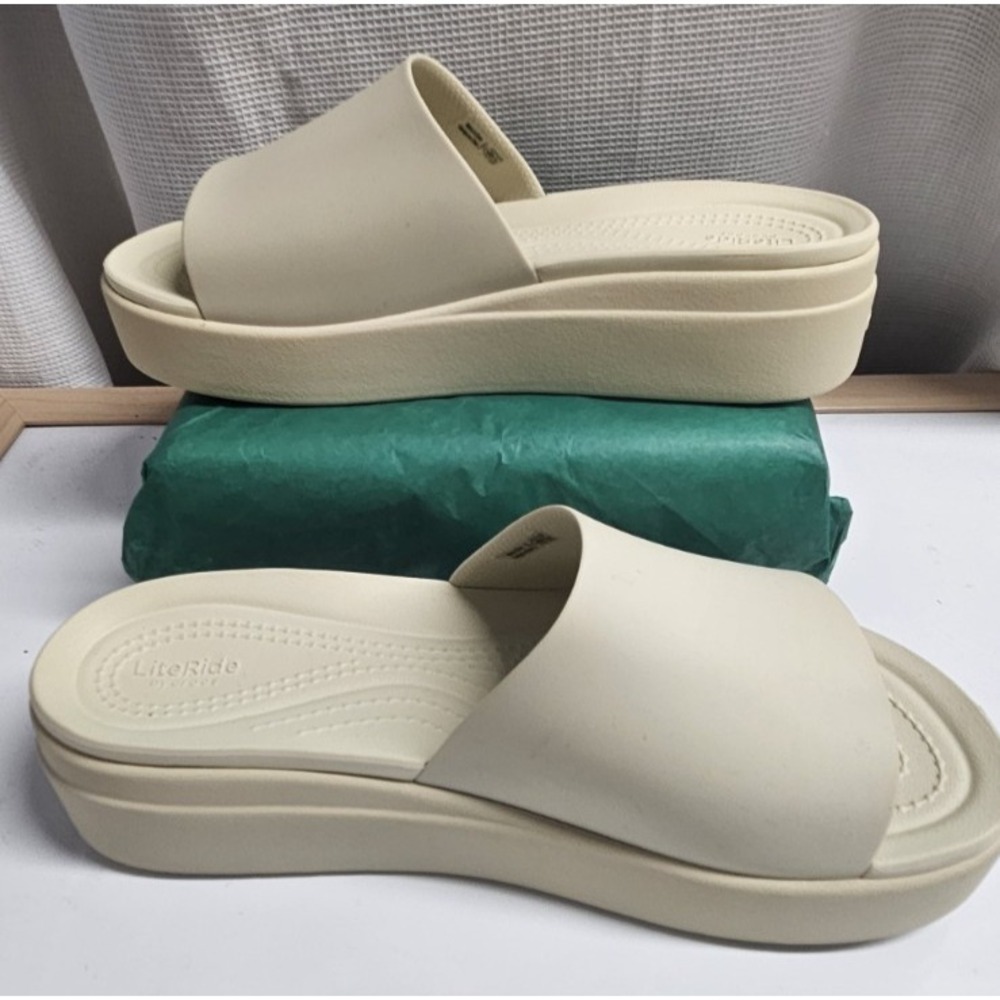 CROCS Brooklyn slide platform comfort bone cream sz 10